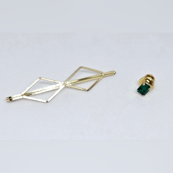 Gold Tone Tie Clip & Emerald Green Gold Plated Lapel Pin Set - Picture 2 of 13